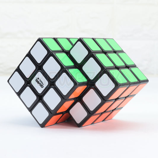 Double Cube III de Calvin